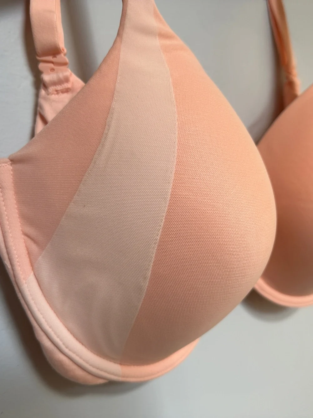Victoria's Secret body by Victoria Lined Perfect Coverage T-shirt bra 34DDD